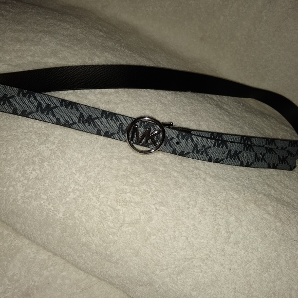 Michael Kors reversable logo belt - Picture 1 of 7